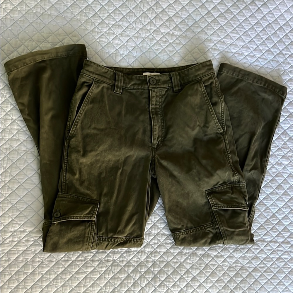 Aritizia TNA Green Cargo Pants